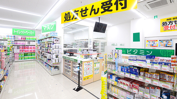 スギ薬局 小阪駅北店の入口