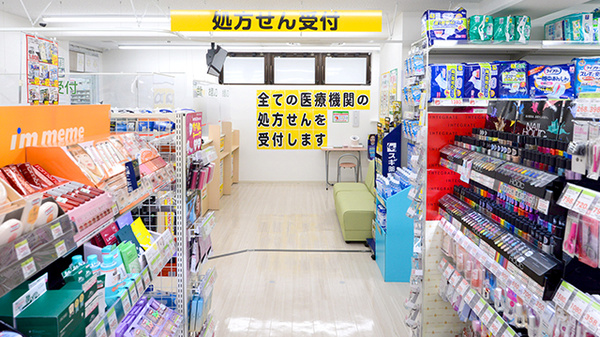 スギ薬局 今出川新町店の入口