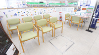 スギ薬局 立川栄町店の待合スペース