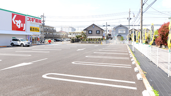 スギ薬局 立川栄町店の駐車場