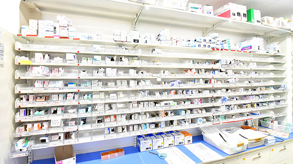 スギ薬局 大島調剤店の薬棚