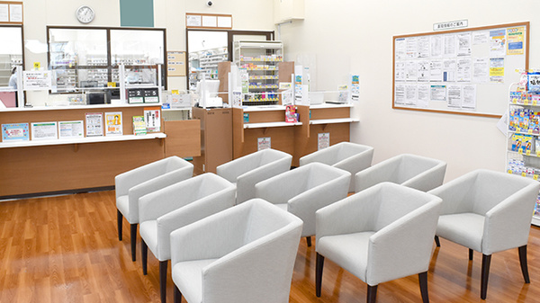 杏林堂薬局　富士永田店の待合スペース
