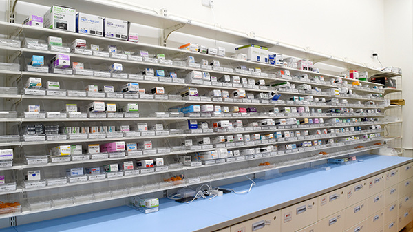 杏林堂薬局　富士永田店の薬棚