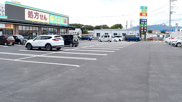 杏林堂薬局　富士永田店の駐車場