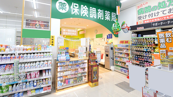 調剤薬局ツルハドラッグ南郷20丁目店の入口