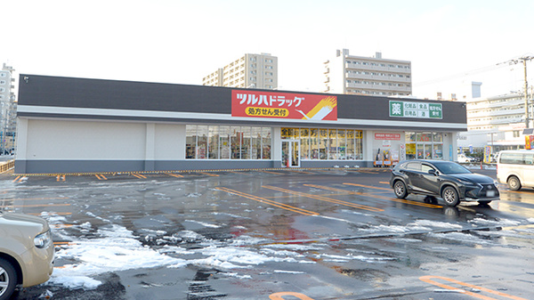 調剤薬局ツルハドラッグ南郷20丁目店の駐車場