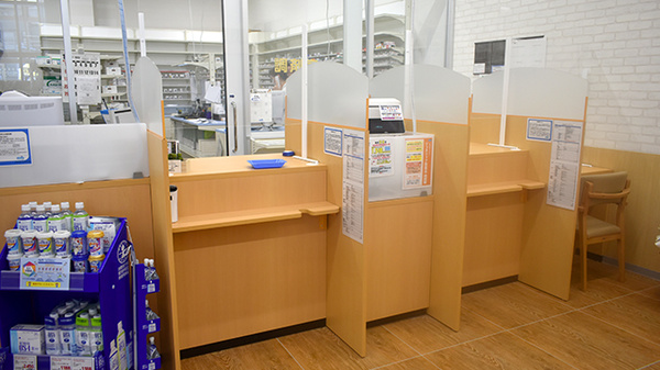 ウエルシアプラス薬局　朝倉甘木駅前店の受付/カウンター