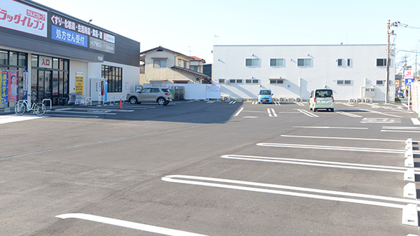 ドラッグイレブン薬局月出店の駐車場