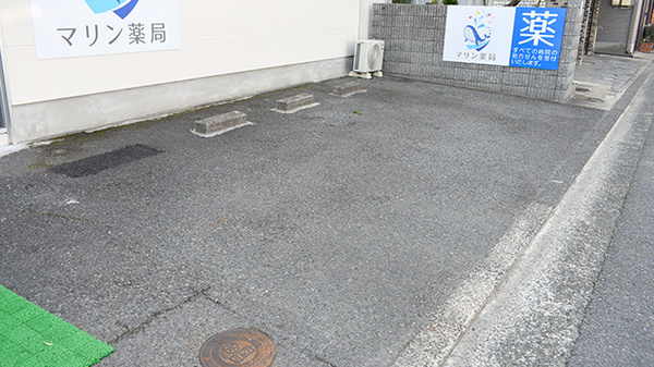 マリン薬局の駐車場