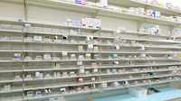 スギ薬局 鶴見諸口店の薬棚