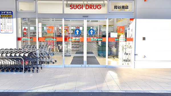 スギ薬局 岡谷南店の入口