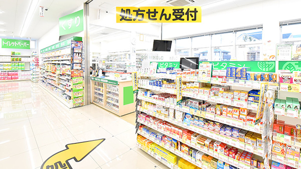 スギ薬局 岡谷南店の入口