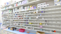 スギ薬局 南陽店の薬棚