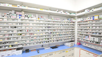 スギ薬局 銀座一丁目店の薬棚