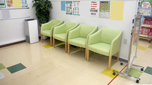 ドラッグセイムス大分岩田薬局の待合スペース