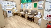 イオン薬局　武蔵狭山店の待合スペース