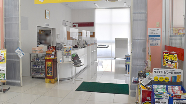 ププレひまわり薬局宮浦店の入口