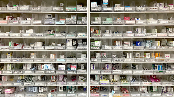 アエル薬局桐生店の薬棚