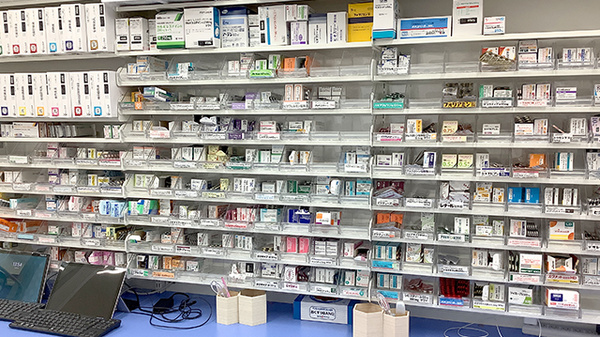 ウェルパーク薬局国立矢川店の薬棚