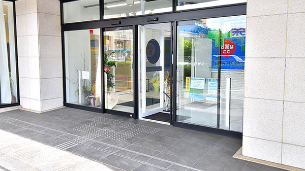薬局日本メディカルシステム 御池店の入口