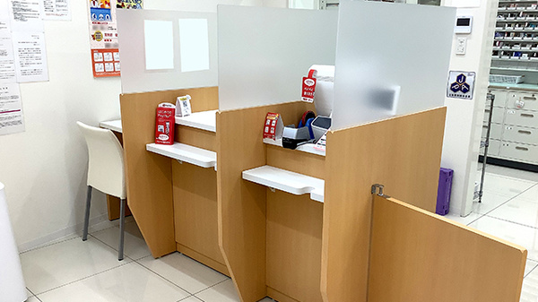 アカカベ薬局　大正千島店の受付/カウンター