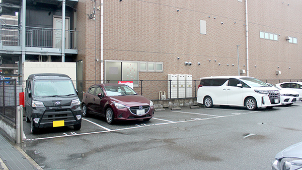アカカベ薬局　柏原大正店の駐車場