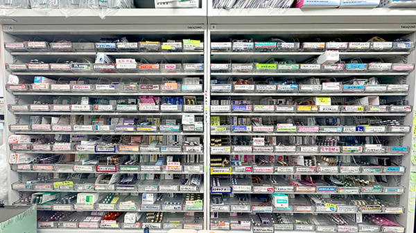 創明薬局いきめ店の薬棚