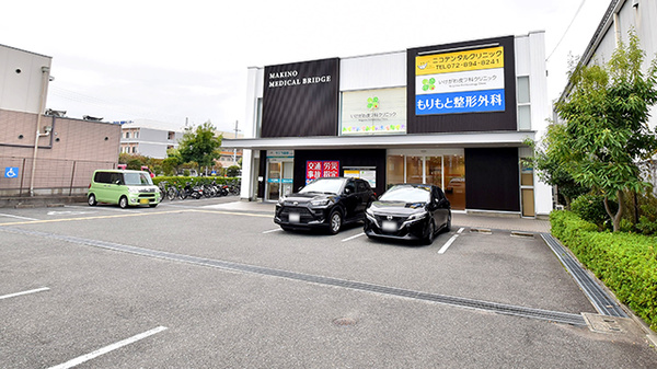 サエラ薬局 牧野店の駐車場