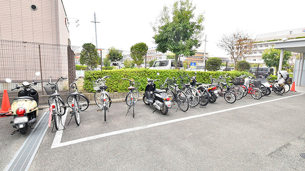 サエラ薬局 牧野店の駐輪場