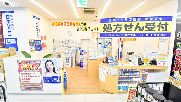 調剤薬局ツルハドラッグ大野木店の入口