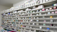 新生堂薬局　弥永店の薬棚