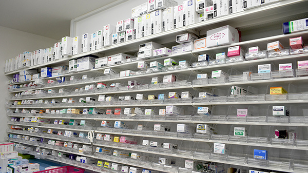 新生堂薬局　弥永店の薬棚