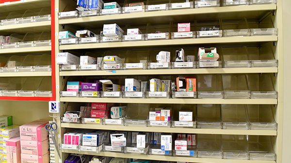 ミックス薬局くすがみ店の薬棚