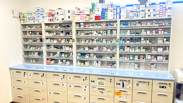 とちぎ薬局　鹿沼栄店の薬棚