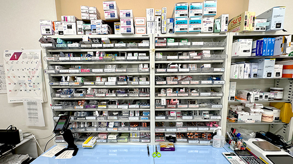 ほっと薬局小姓町店の薬棚
