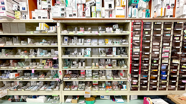 ブレーメン薬局みわのえ店の薬棚