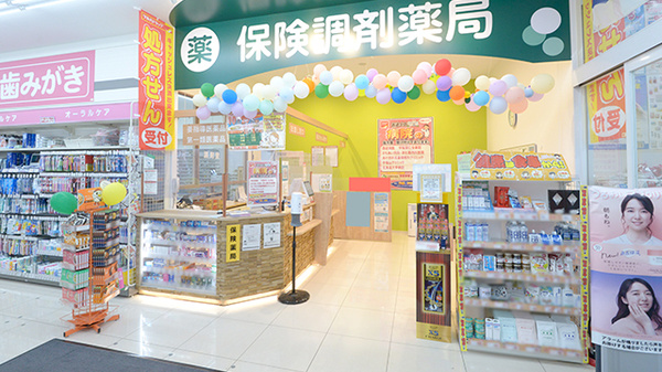 調剤薬局ツルハドラッグ手稲曙3条店の入口