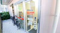 キリン堂薬局　吹田南金田店の入口