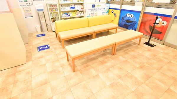 クオール薬局マルイファミリー海老名店の待合スペース