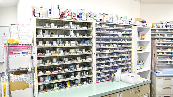スマイル薬局　学園南店の薬棚