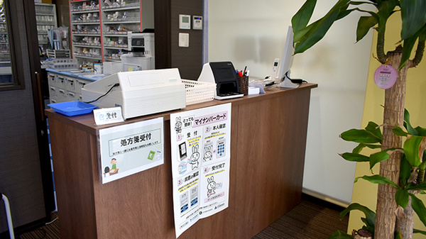 大信薬局　苅田駅前店の受付/カウンター