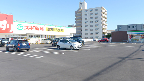 スギ薬局 尾張旭中央店の駐車場