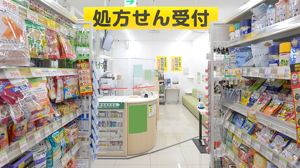 スギ薬局 せんば心斎橋店の入口