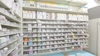 スギ薬局 せんば心斎橋店の薬棚
