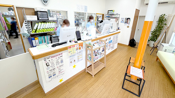 しろくま薬局初芝店の受付/カウンター
