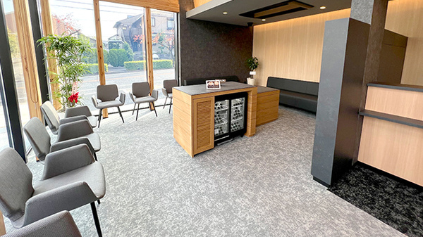 ポトス薬局　もとうえだ店の待合スペース