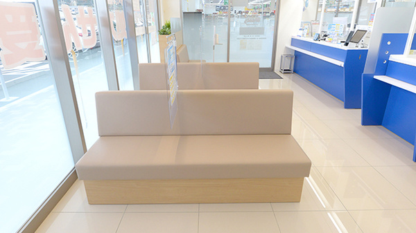 ウォンツフレスポ三次プラザ薬局の待合スペース