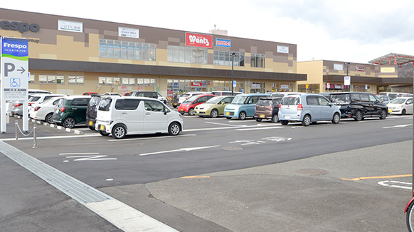 ウォンツフレスポ三次プラザ薬局の駐車場