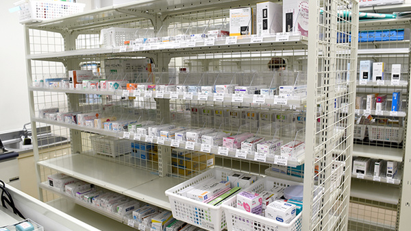 ユタカ薬局　岩倉の薬棚