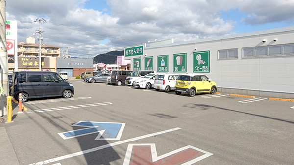 レデイ薬局　南久米店の駐車場